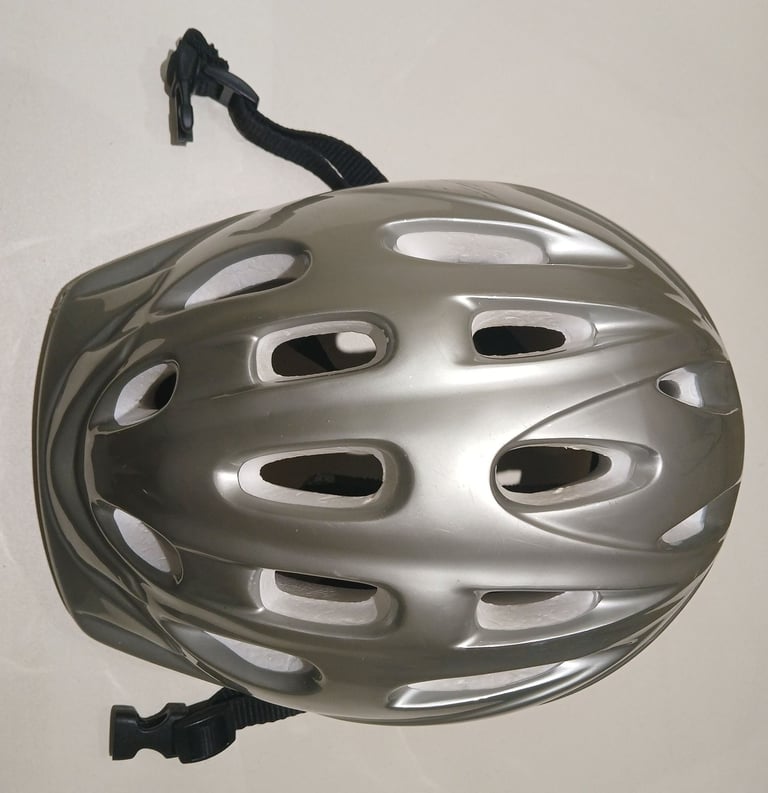 Grey bike helmet, size M