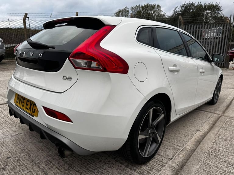 2015 15 VOLVO V40 1.6 D2 R-DESIGN LUX HATCHBACK 5DR DIESEL MANUAL EURO 5 (S/S) (