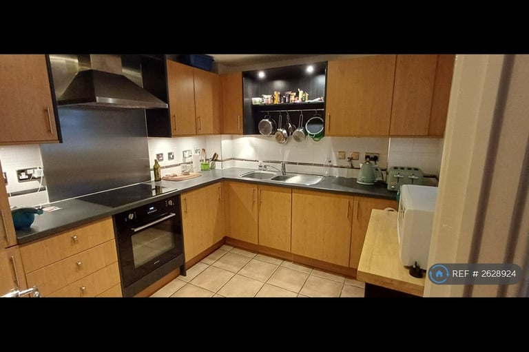 1 bedroom flat in St Davids Square, Canary Wharf, E14 (1 bed) (#2628924)