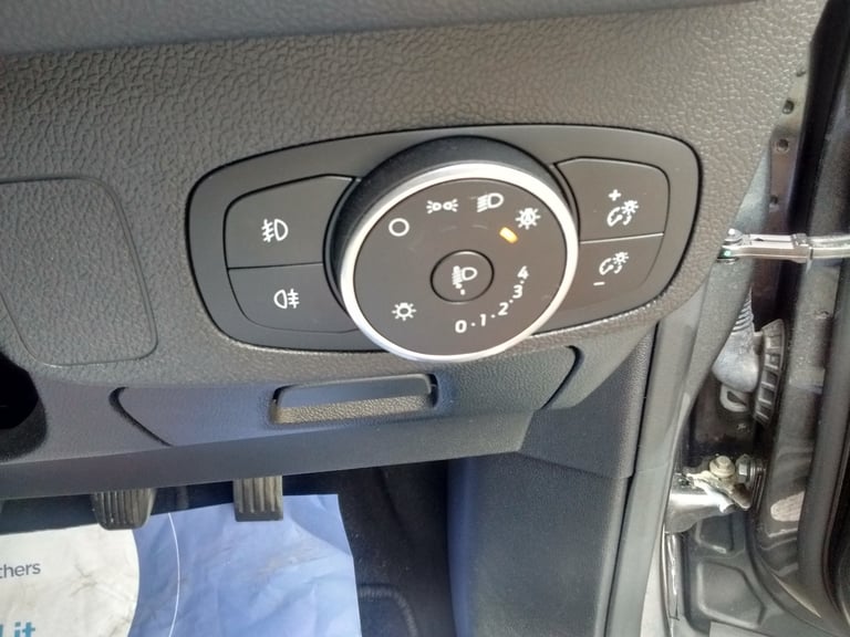 2018 Ford Focus 1.0 EcoBoost FSH 125 Titanium 5dr HATCHBACK Petrol Manual