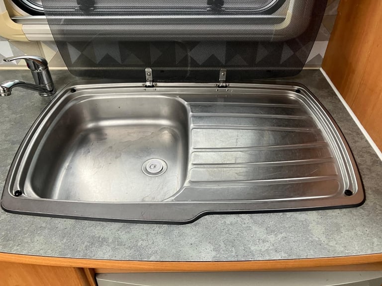 Lunar Fivestar Motorhome Fixed Bed 4 Berth 06’ Renault DCI 120 LWB