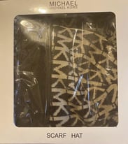 Michael Kors - Scarf And Hat