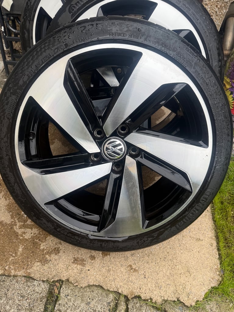 Genuine Volkswagen Golf GTI alloys and tyres