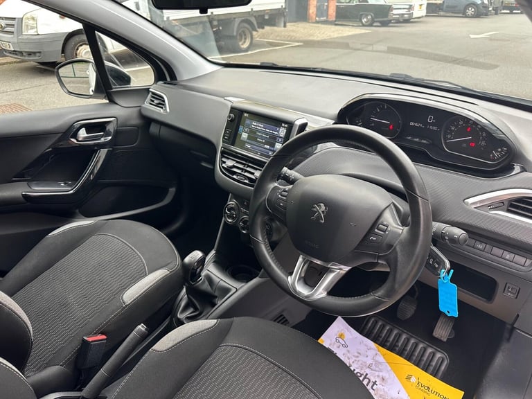 2016 Peugeot 208 1.2 PureTech Active Design Lime Euro 6 5dr HATCHBACK Petrol Manual