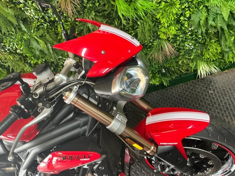 Triumph Speed Triple 1050 free delivery 