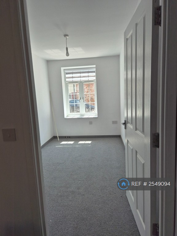 1 bedroom flat in Abbott House, Northampton, NN1 (1 bed) (#2549094)