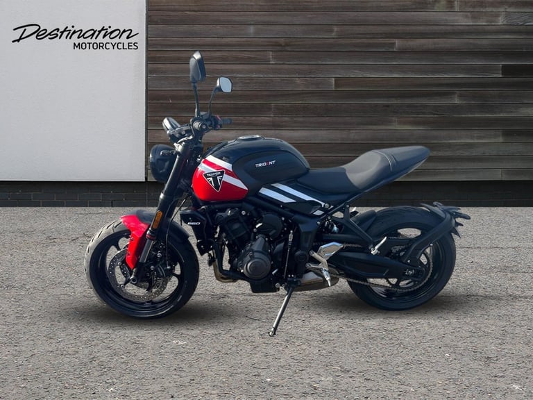 2025 Triumph Trident 660 PREMIUM TWIN COLOUR Petrol black 6 Speed
