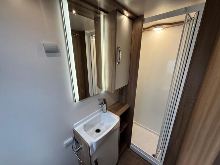 SWIFT KUDOS 530 SB 2018 MODEL 4 BERTH FIXED ISLAND BED TOURING CARAVAN