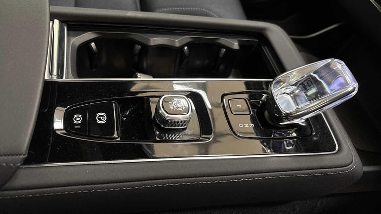 2025 Volvo XC90 Ultra, T8 AWD Plug-in hybrid, Electric/Petrol, Dark, 7 Seats ESTATE Petrol/Electr...
