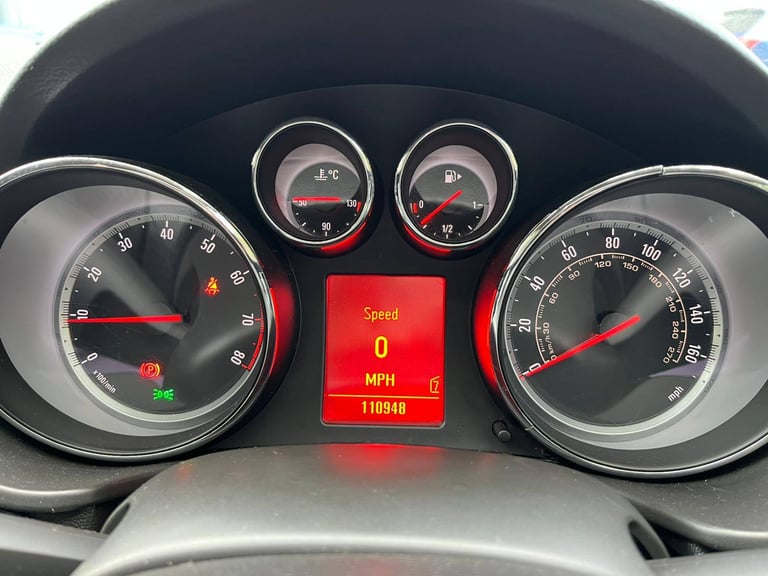 Vauxhall, INSIGNIA, Hatchback, 2011, Manual, 1796 (cc), 5 doors