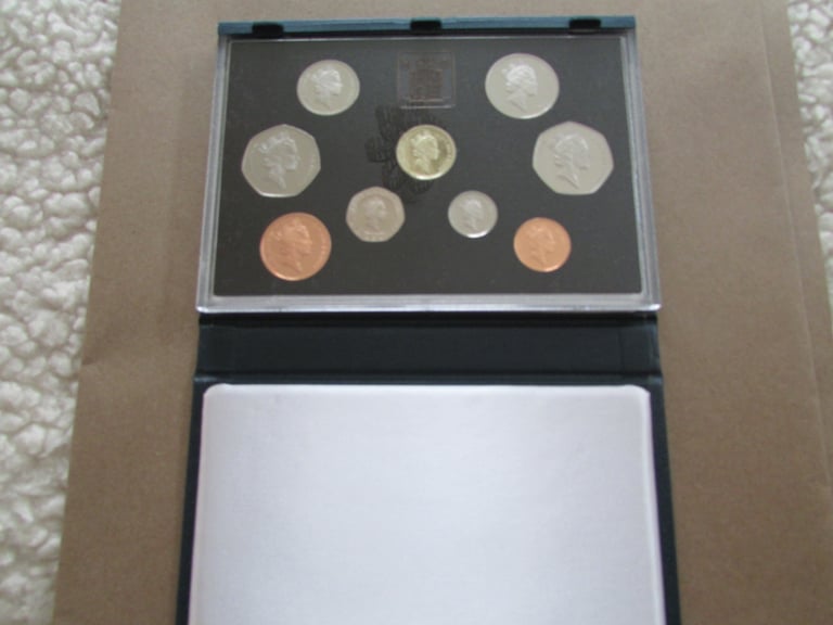1992 UNITED KINGDOM PROOF COIN SET.
