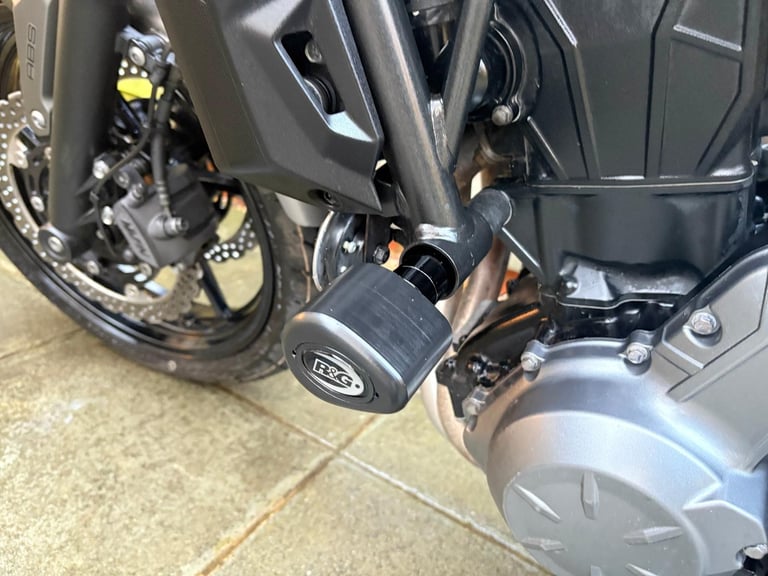 2019 / 69 Kawasaki Z650ABS £4500 Green 3291 miles. 