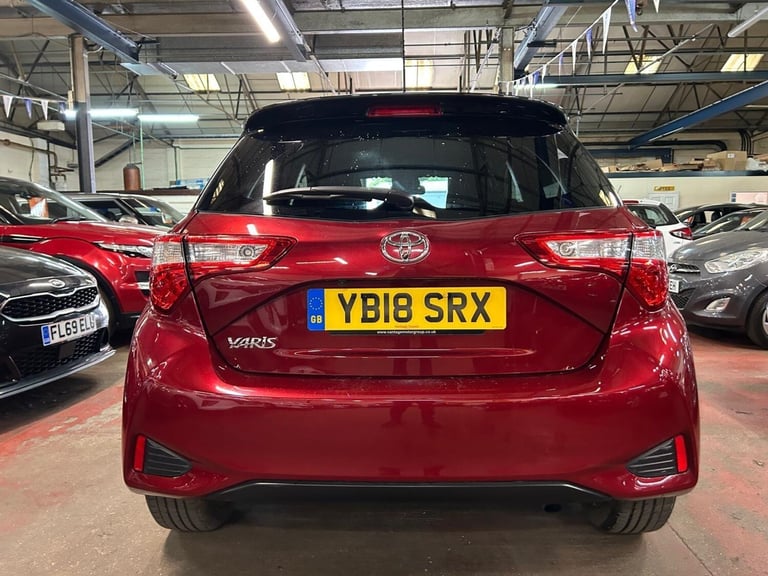 2018 Toyota Yaris 1.5 VVT-i Grey Bi-Tone Euro 6 5dr HATCHBACK Petrol Manual