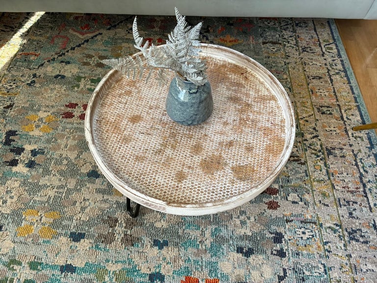 Round Small Coffee table with Vase