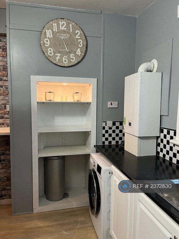 2 bedroom flat in Burnbank Street, Coatbridge, ML5 (2 bed) (#2372830)