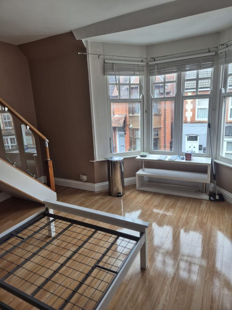 1 bed/studio flat over 2 floors to rent in Church Avenue LE3 6AJ