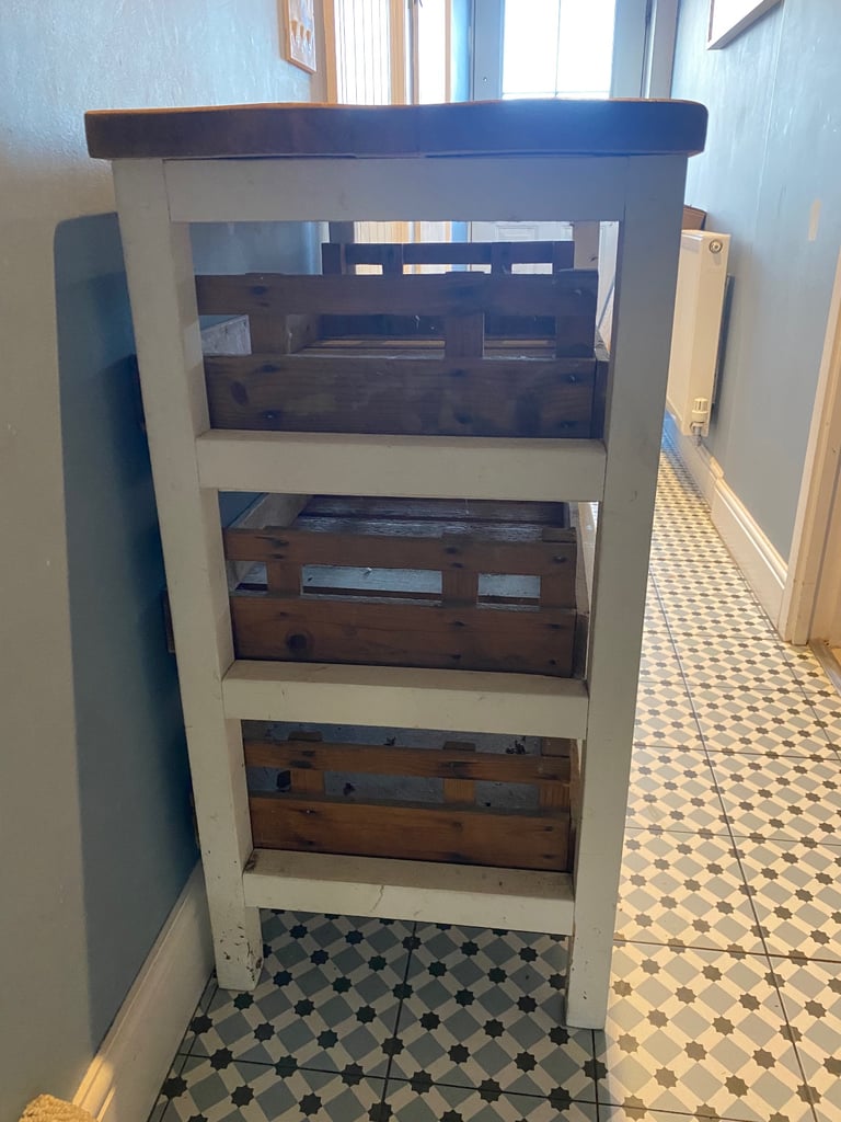 Wooden storage unit/shoe rack