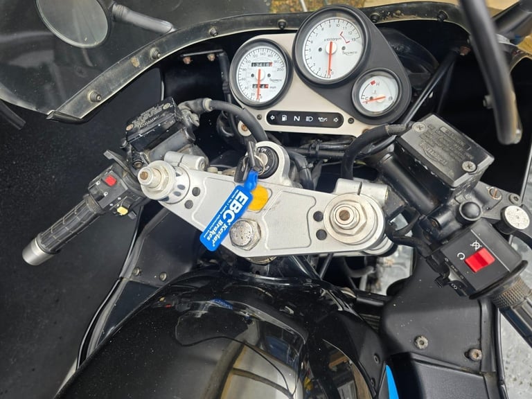 TRIUMPH DAYTONA 750 PROJECT BIKE HPI CLEAR
