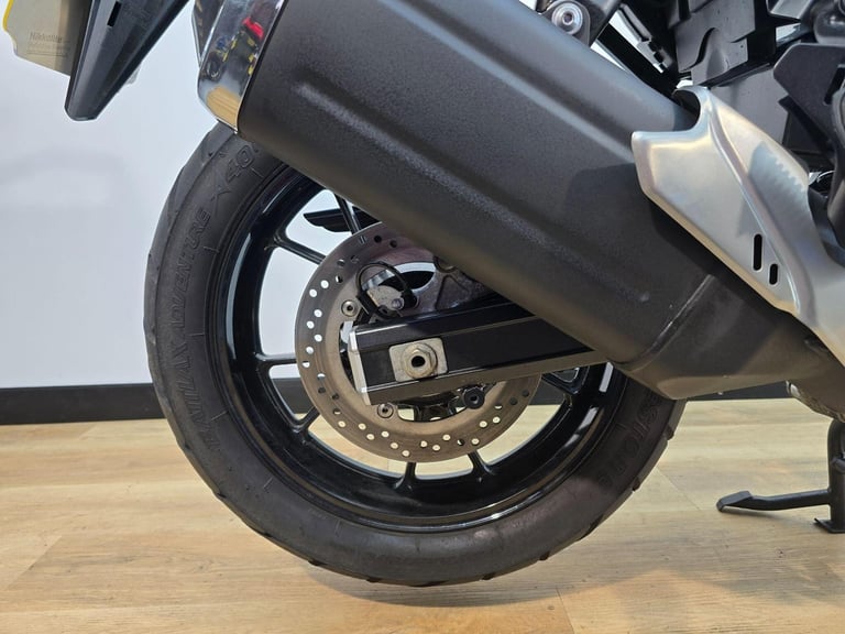 Suzuki V-Strom 650 Black 2020 - Centre Stand, Clear Screen **LOW MILEAGE**