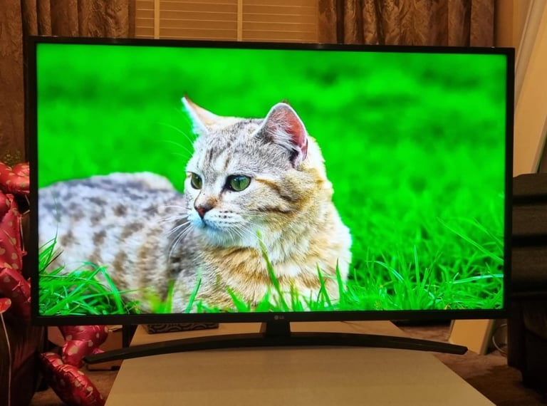 Lg 43" smart 4k tv in excellent condition 