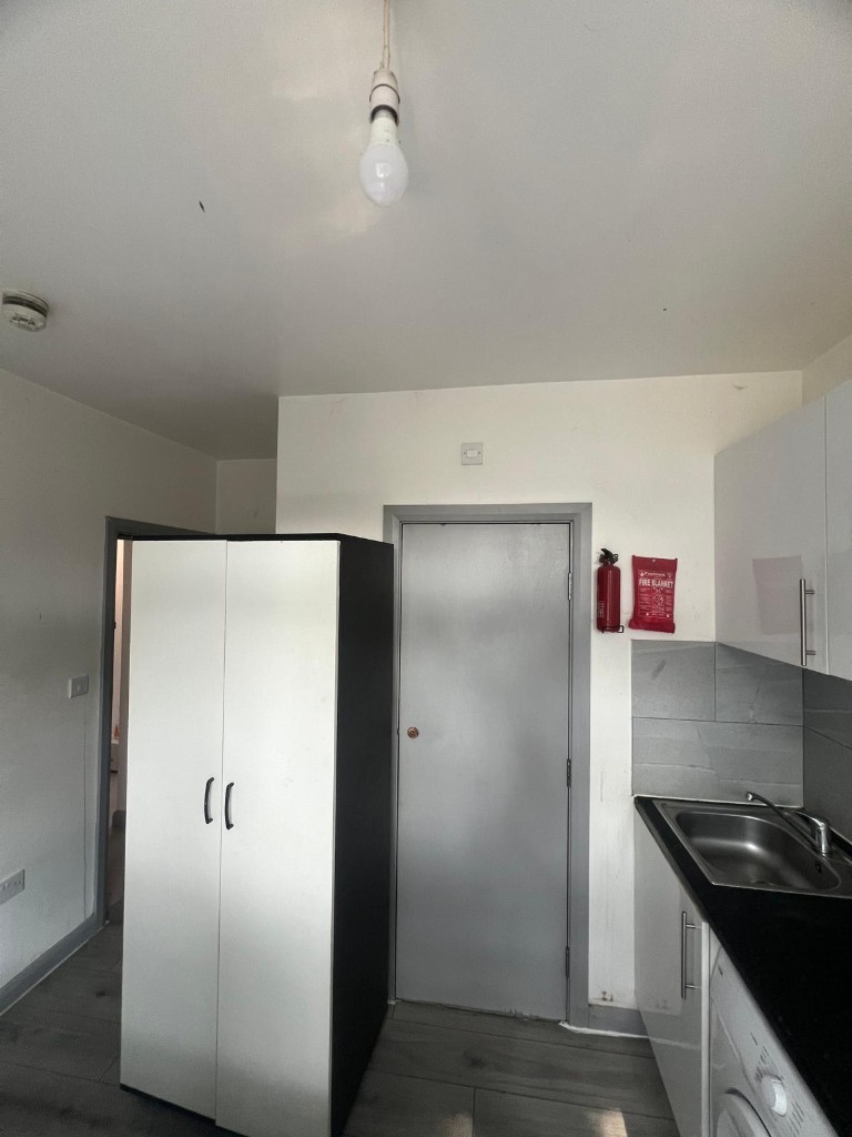 Studio Flat in Northolt UB5 4PQ 