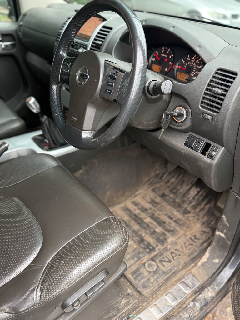 NISSAN NAVARA TEKNA DCI 2.5 DOUBLE CAB PICK UP
