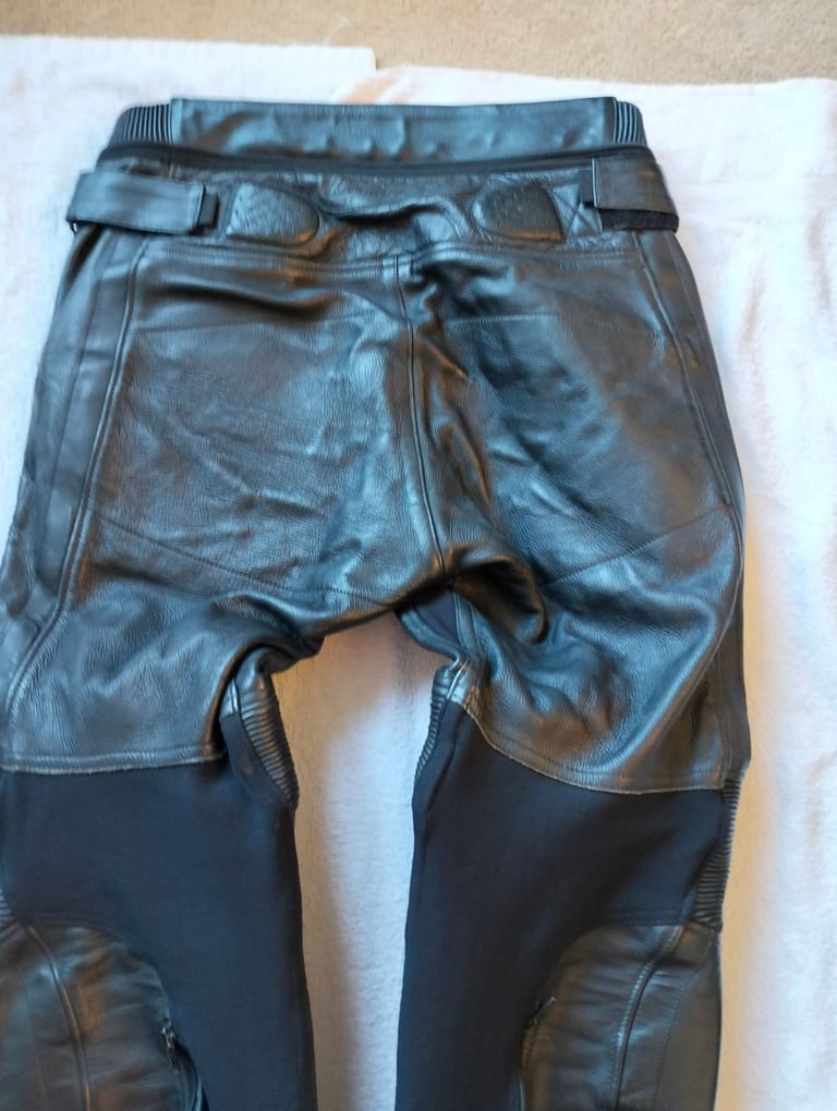 Dainese Mens Motorcycle Leather Trousers S 32" W EU 50 shin & knee armour