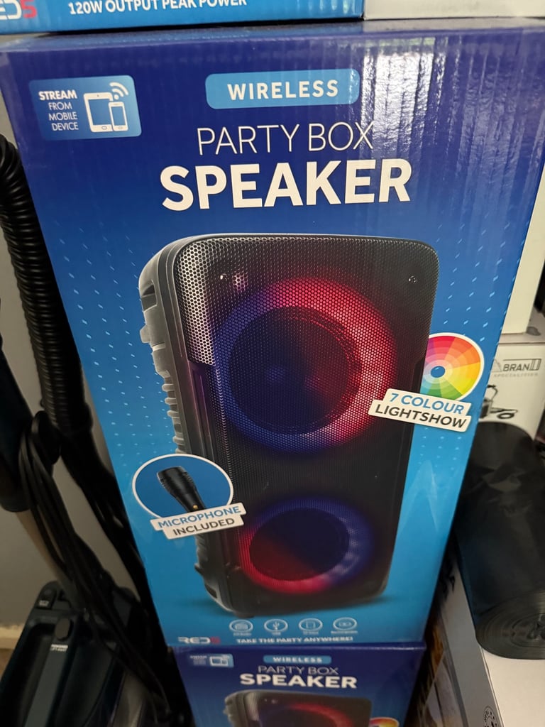 Bluetooth speaker party box with microphone flashing lights all sealed great Christmas gift 
