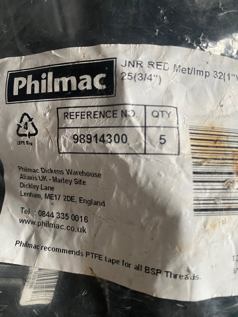 Push fit pipe connections 