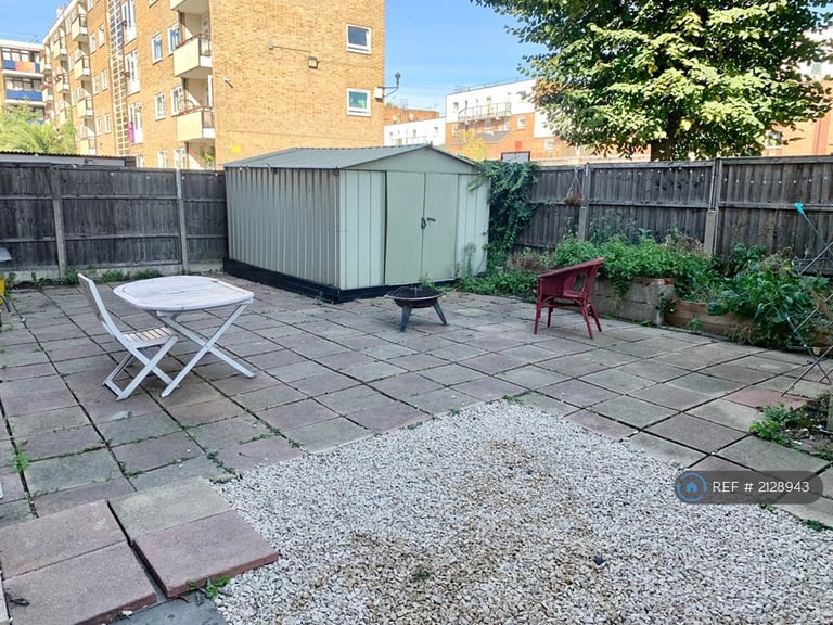 image for 4 bedroom flat in Malcolm House, London, N1 (4 bed) (#2128943)