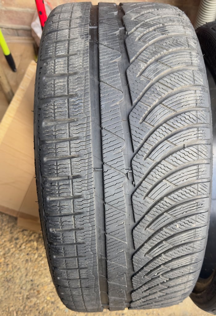 2 x 235/35 R19  91V Michelin Pilot Alpin
