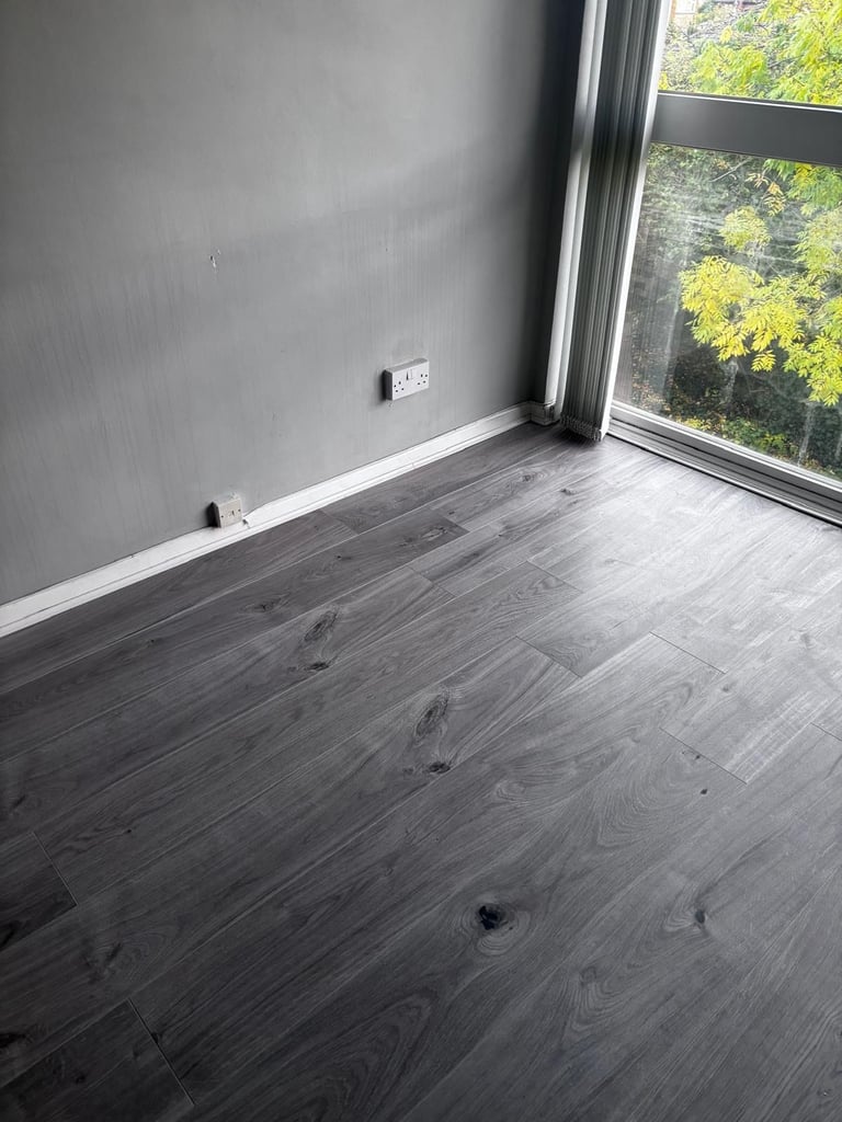 Grey Laminate GoodHome Flooring (approx 27sqm) (8mm)