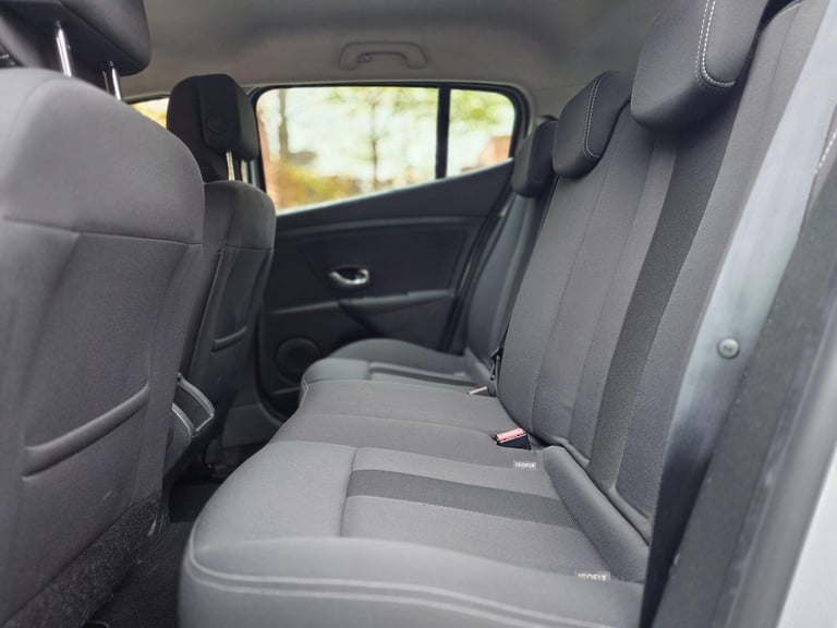 2011 Renault Megane 1.5 dCi Dynamique TomTom Euro 5 5dr HATCHBACK Diesel Manual