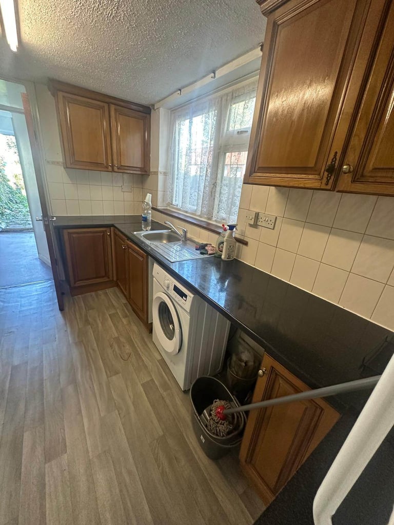 Beautiful 4 Bedroom House With Private Garden Ready To Move On Ley Street Ilford (IG2 7QX)