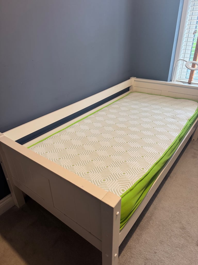 Bunk beds / 2 single beds