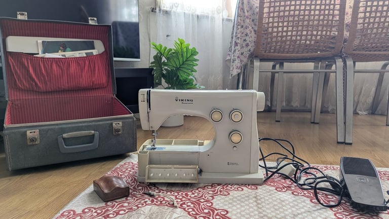 Viking Husqvarna Sewing Machine 