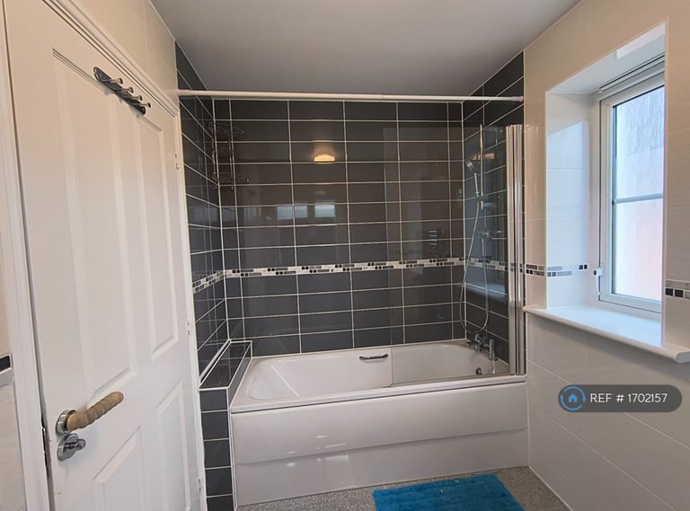 3 bedroom house in Oldmead Close, Harold Hill, Romford, RM3 (3 bed) (#1702157)