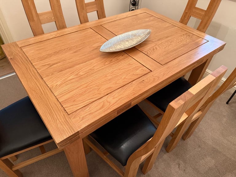 Solid Oak Extending Dining Table & Chairs 