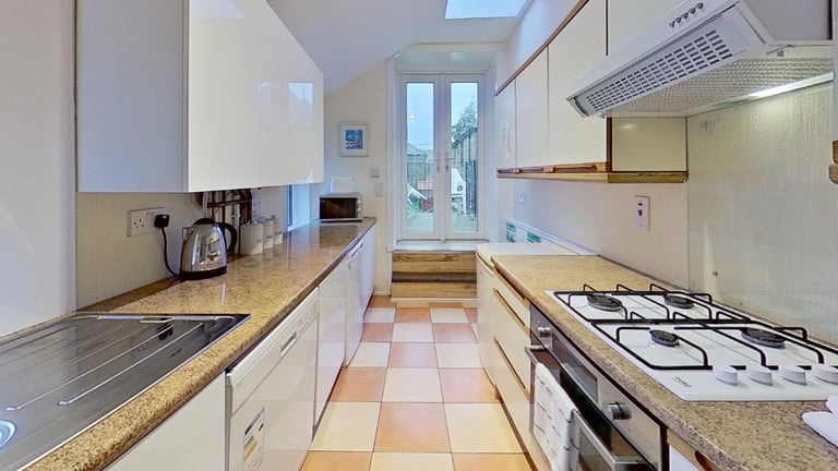 5 bedroom flat in Holburn Street, Holburn, Aberdeen, AB10 7LJ