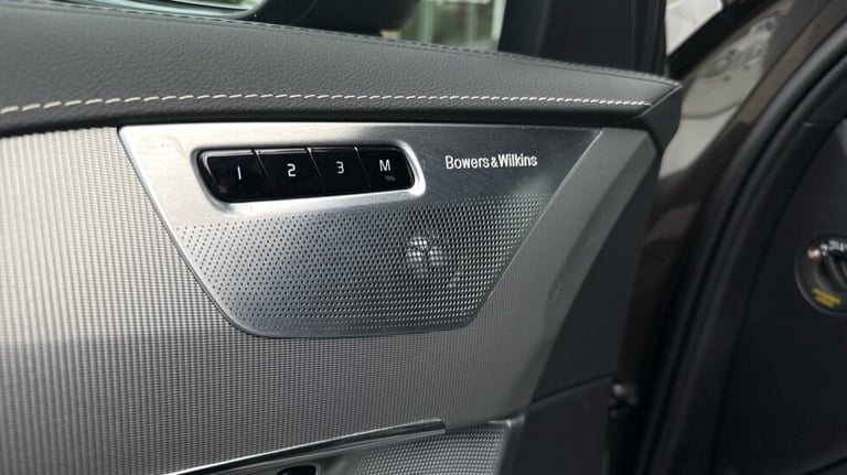2021 Volvo XC90 Recharge R-Design Pro, T8 AWD plug-in hybrid, 7 Seats Estate Petrol Parallel PHEV...