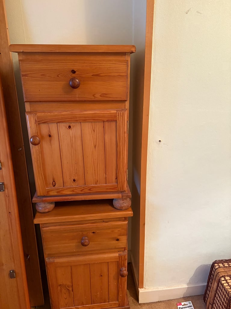2 bedside tables