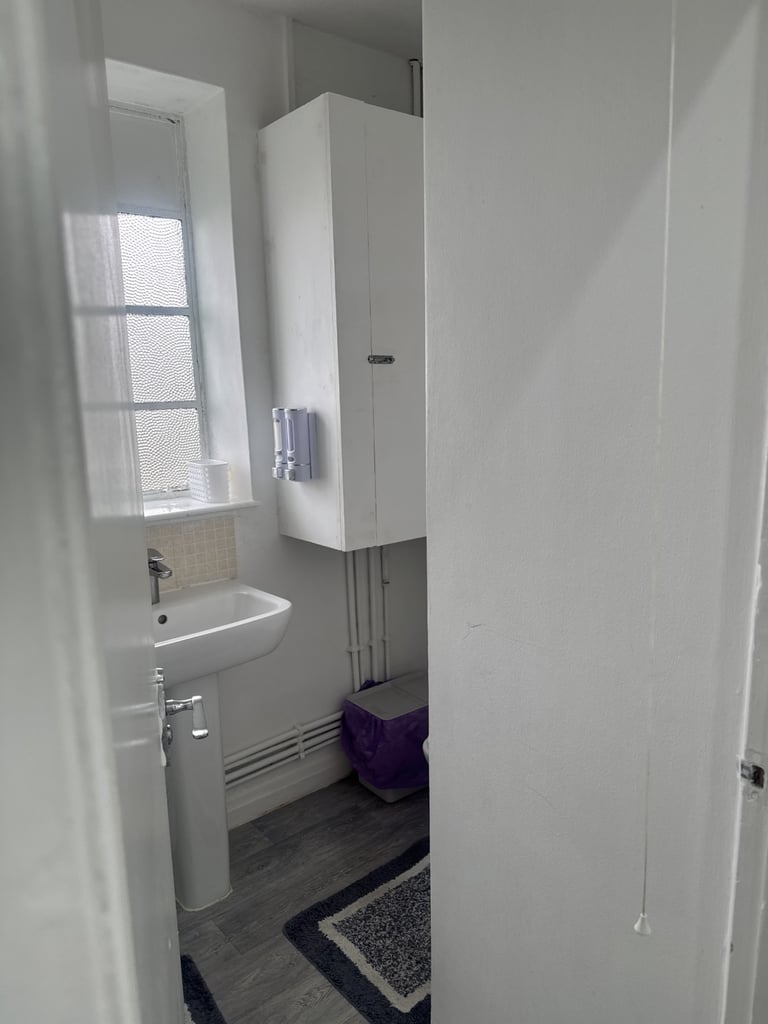 Fully furnished Studio Apartment in the Heart of Canterbury High Street ✨