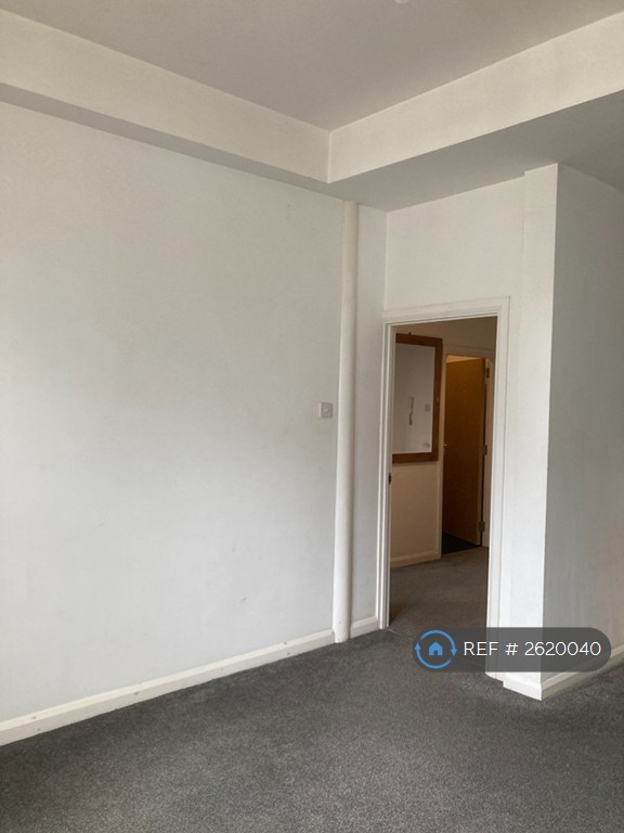 1 bedroom flat in Ty Naba, Clydach, Swansea, SA6 (1 bed) (#2620040)