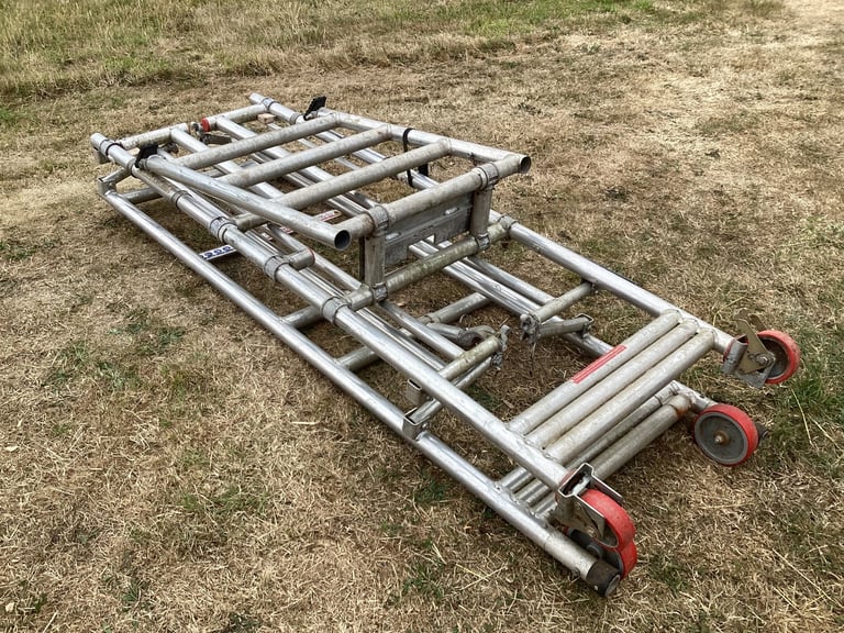 Scaffold tower podium  