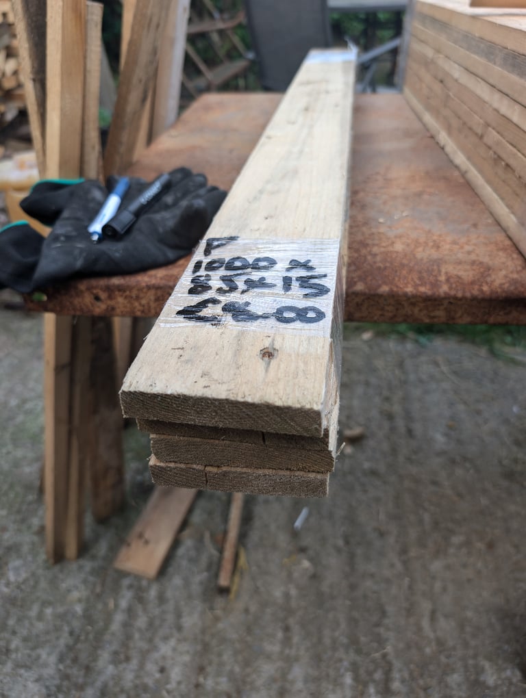4 Lengths Reclaimed De-nailed Pallet Wood Timber 1000 x 85 x 15mm Ready to Use Delivery Available.