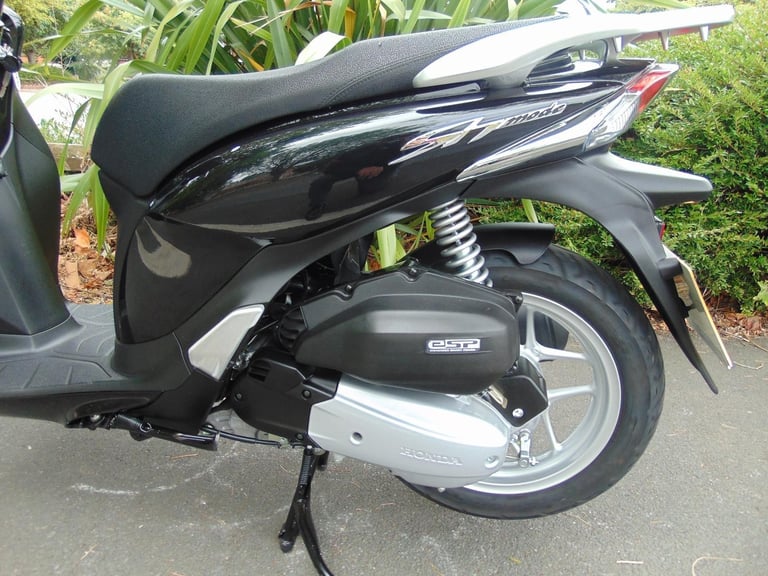 Honda ANC 125 F SH125 Automatic Scooter 2016 very low miles little used from new