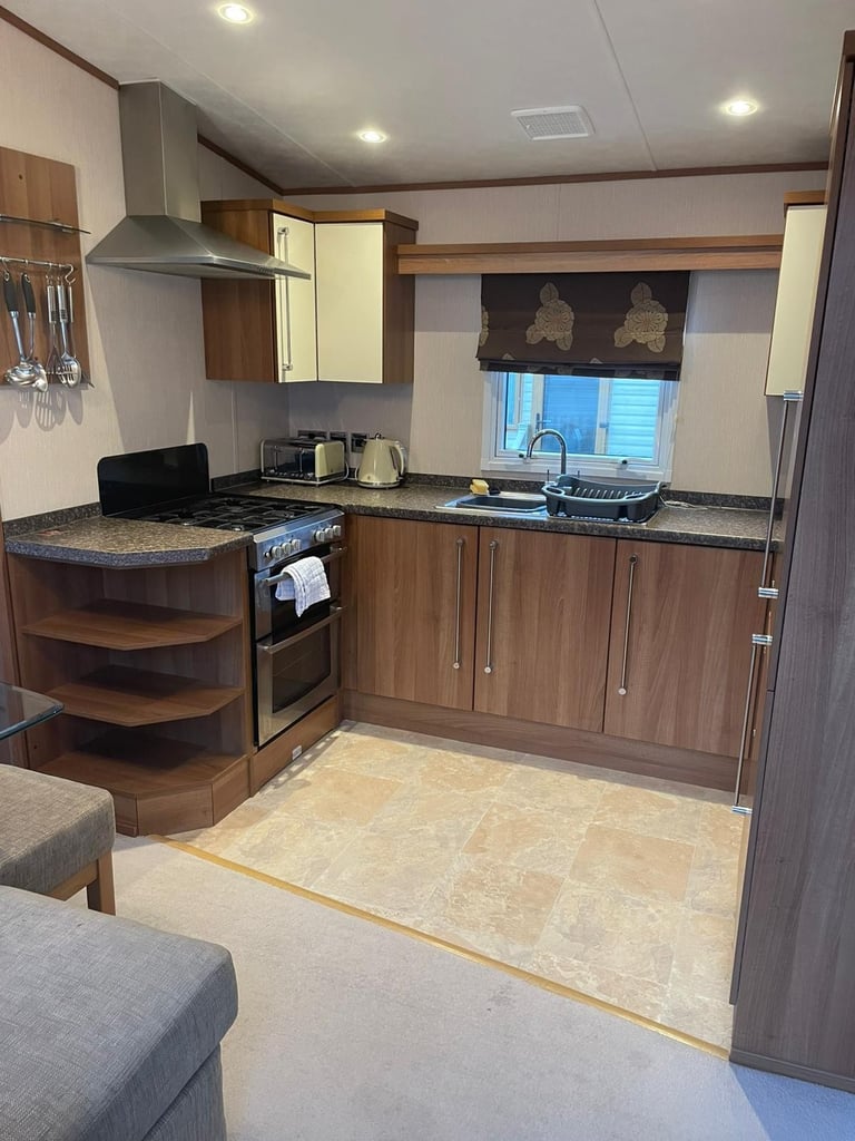 MODERN DOUBLE GLAZED & CENTRAL HEATED CARAVAN FOR SALE OFF SITE NOT SITED
