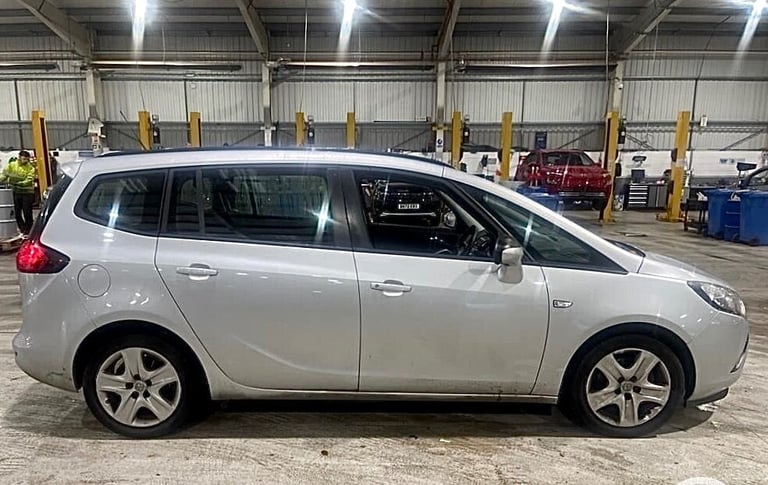 2015 Vauxhall Zafira 1.4T Exclusiv 5dr - due in  MPV Petrol Manual