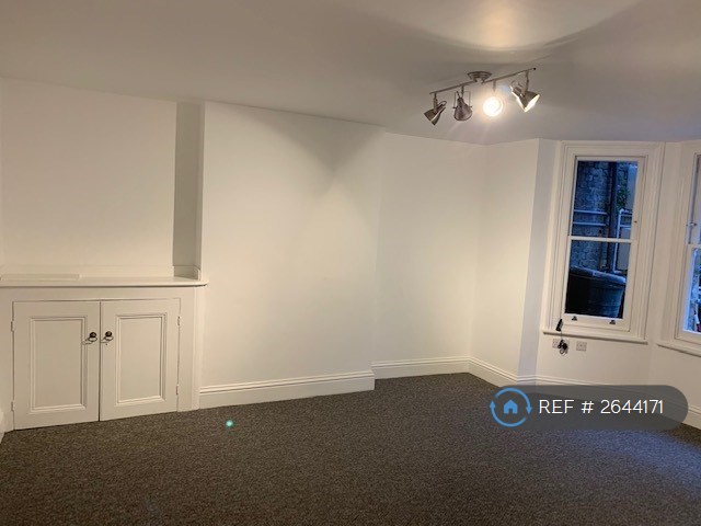1 bedroom flat in Adrian Square, Westgate-On-Sea, CT8 (1 bed) (#2644171)