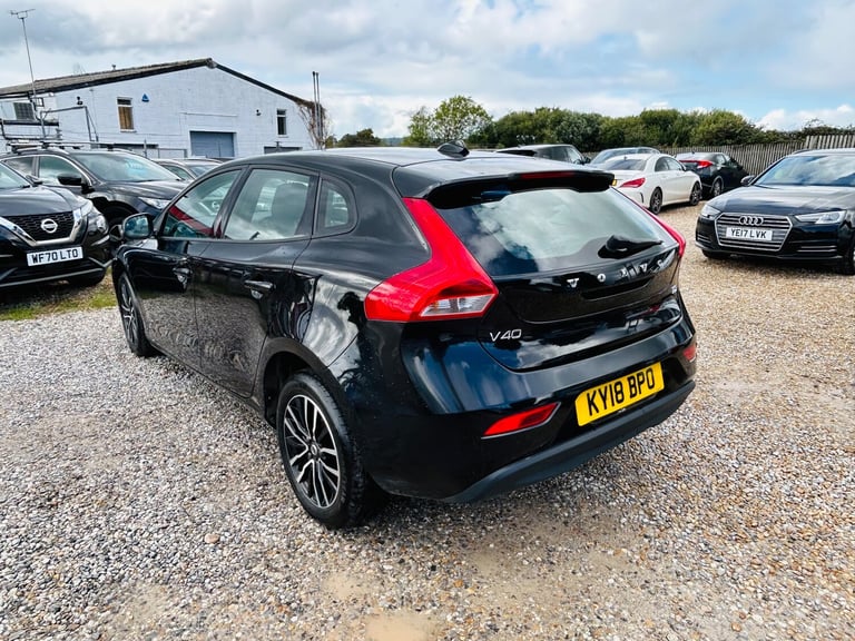 2018 Volvo V40 2.0 T2 Momentum Hatchback 5dr Petrol Manual Euro 6 (s/s) (122 ps)